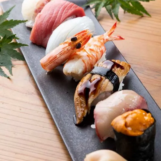 本日も良質な海の幸をお届けする、当店自慢の「握り7貫盛り」を...